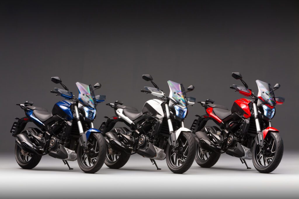 Bajaj apresenta novas cores da Dominar 400 no Festival Interlagos 2025
