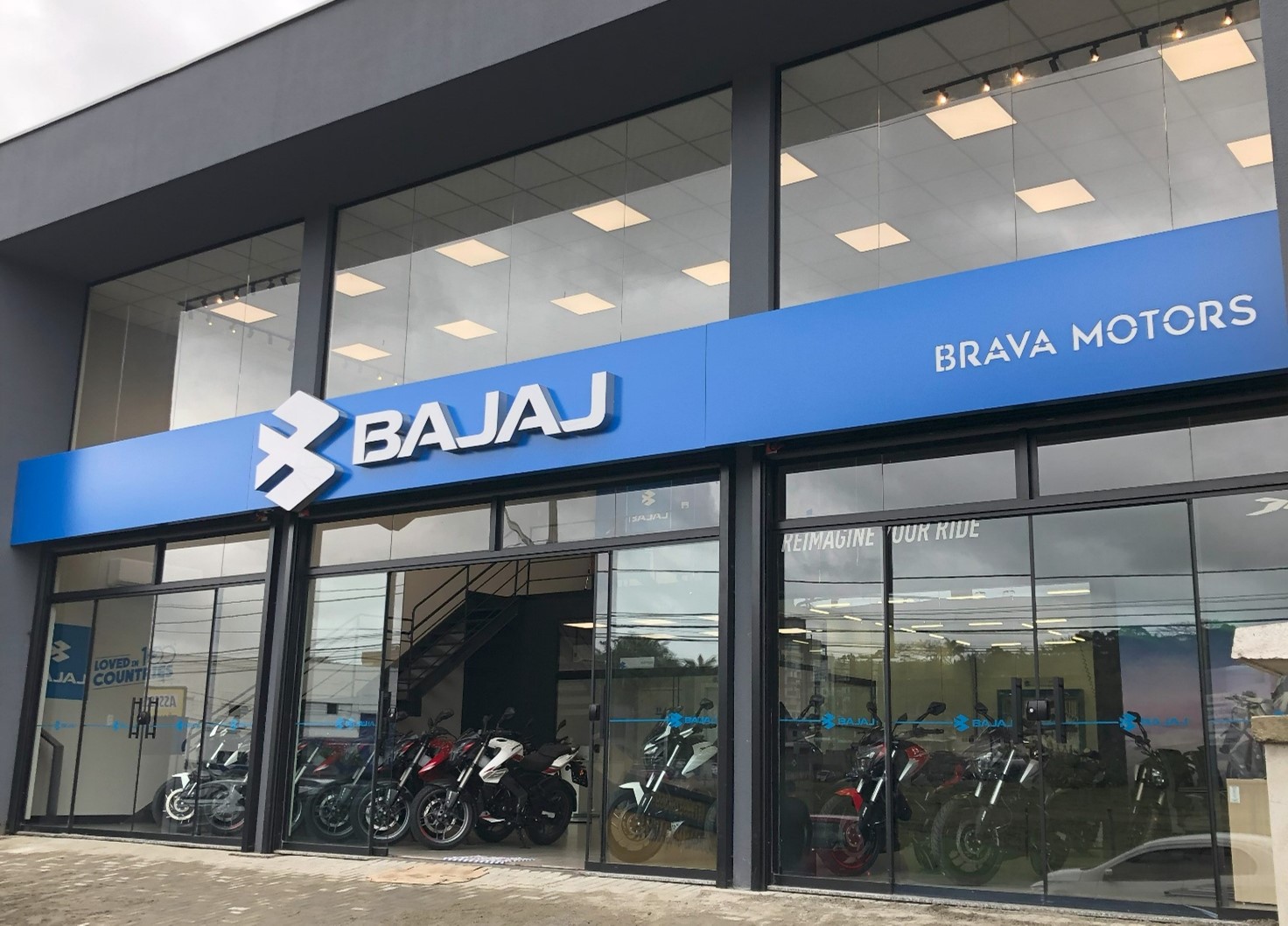 Bajaj inaugura concessionária na cidade de Joinville