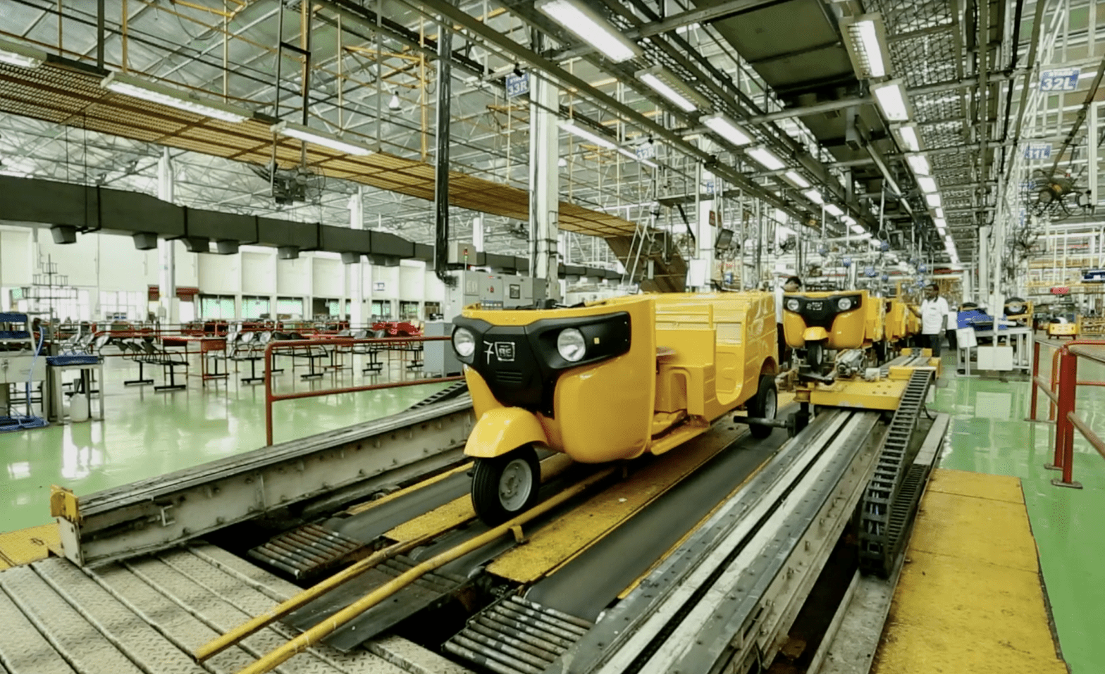 Bajaj registra recordes globais de vendas e receita operacional Bajaj registra recordes globais de vendas e receita operacional