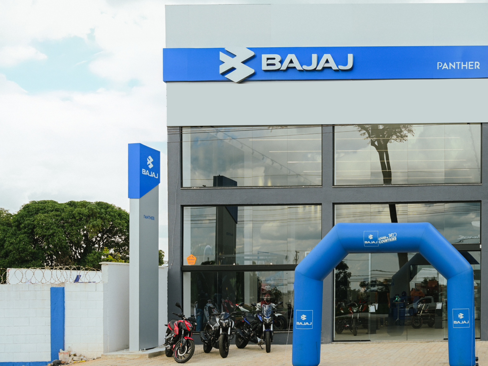 Bajaj inaugura duas novas concessionárias em Goiás e reforça presença no Centro-Oeste