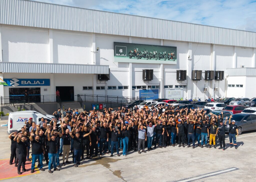 Bajaj alcança 50 mil motocicletas produzidas na fábrica de M...