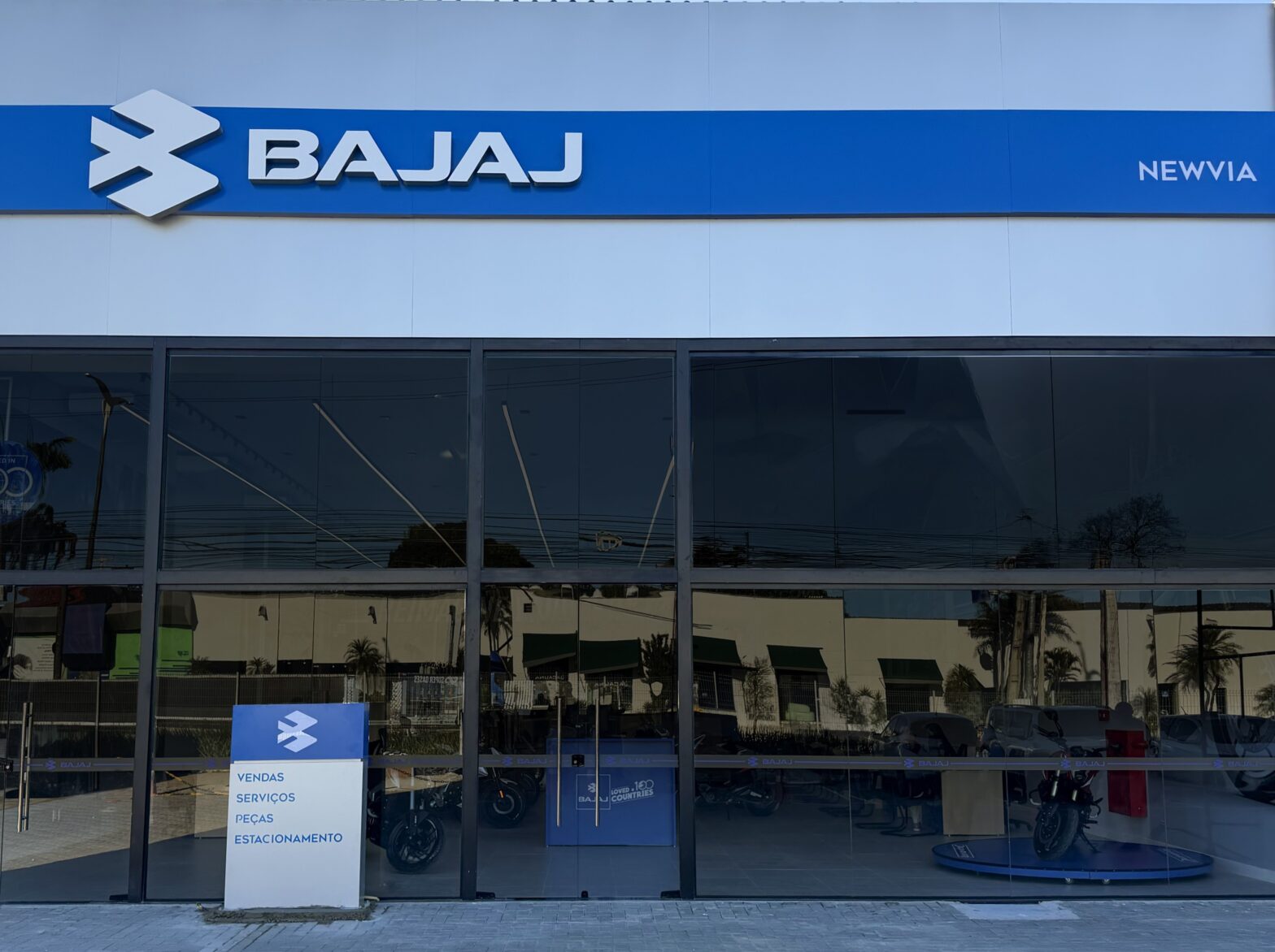 Bajaj inaugura nova concessionária em Fortaleza e amplia presença no Nordeste