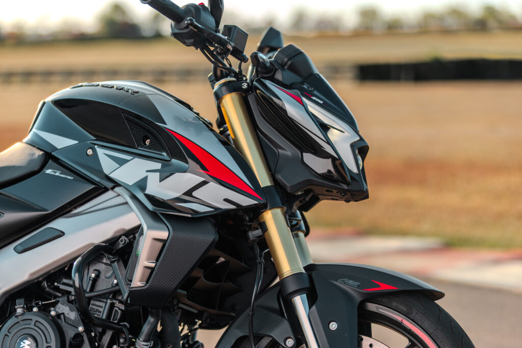 Bajaj celebra 30 mil emplacamentos da Família Dominar 400