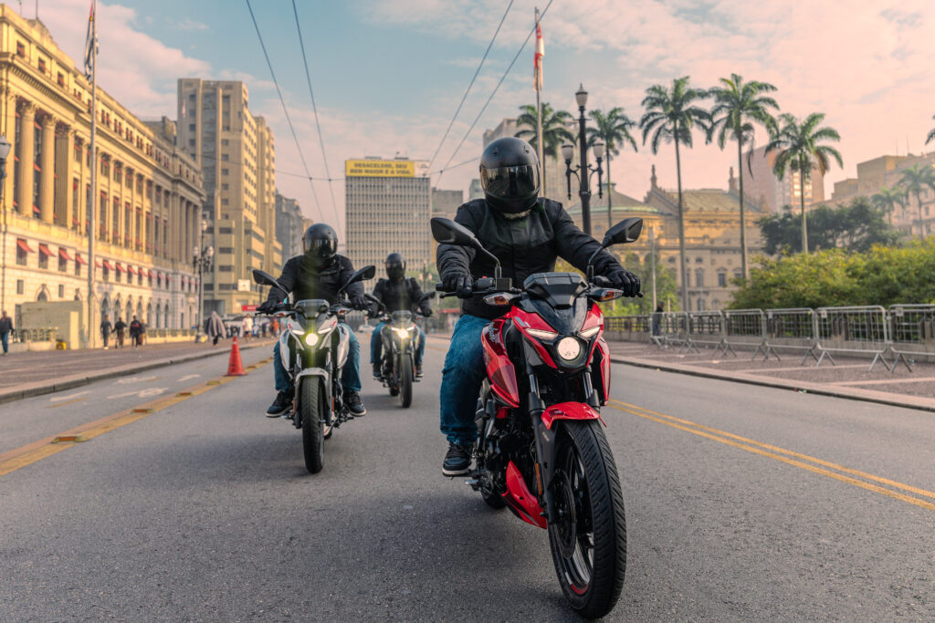 Bajaj bate recorde histórico de emplacamentos em julho de 2026