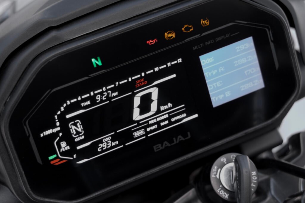 Bajaj atualiza a Dominar 400 com painel colorido, modos de pilotagem e conectividade Bluetooth